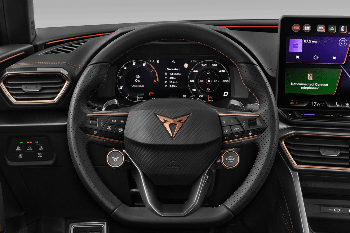 Lenkrad eines Cupra Leon Plug-In-Hybrid (KI-generiert)