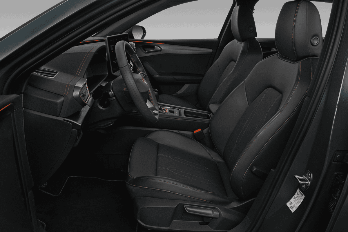 Vordersitze eines Seat Leon ST Plug-in-Hybrid