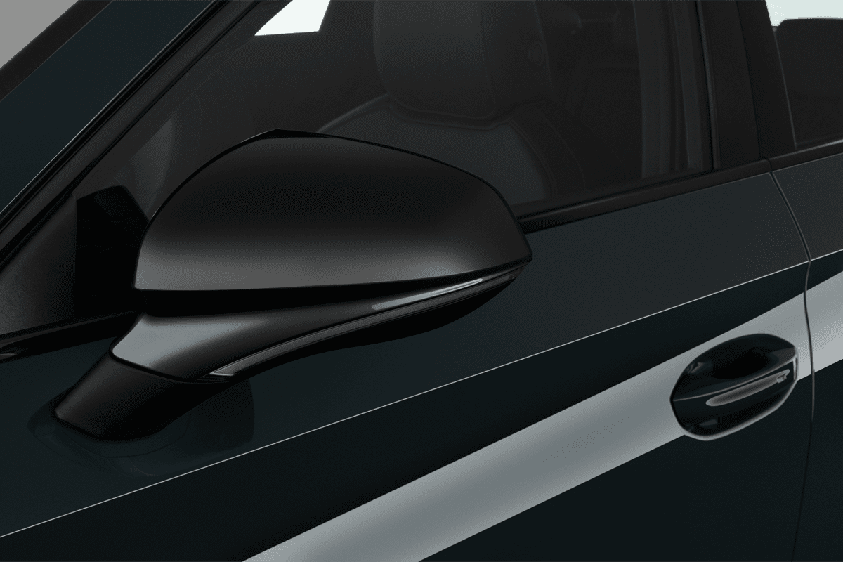 Rückspiegel eines Seat Leon ST Plug-in-Hybrid