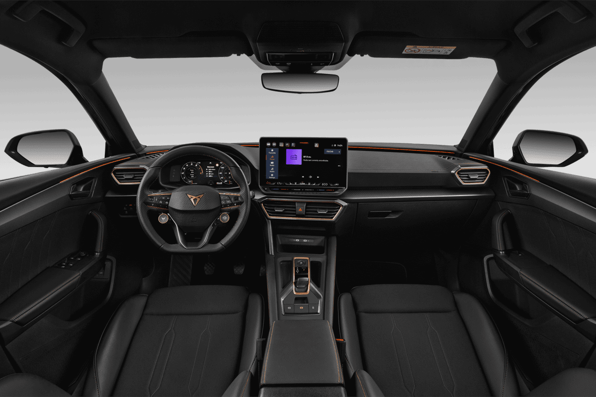Armaturenbrett eines Cupra Leon ST Plug-In-Hybrid