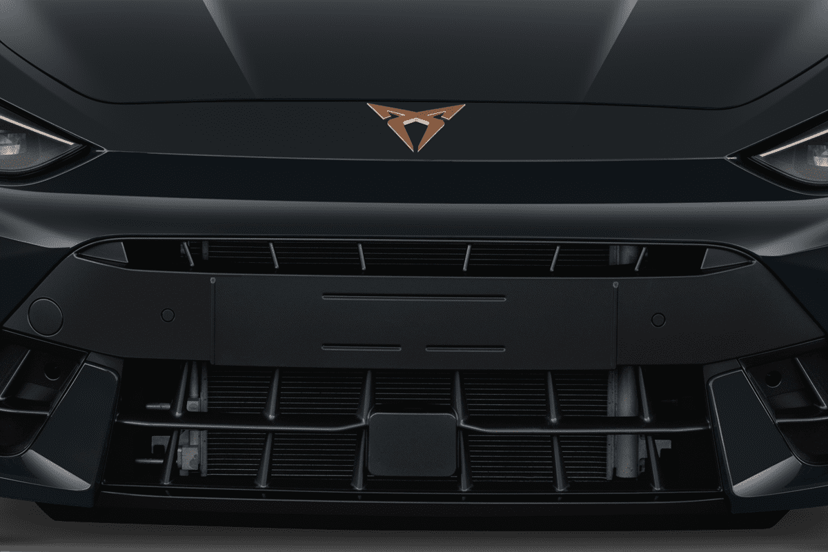 Kühlergrill eines Cupra Leon ST Plug-In-Hybrid