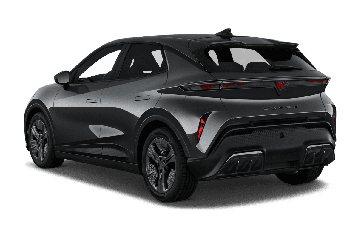 Schräge Heckansicht eines Cupra Raval, freigestellt