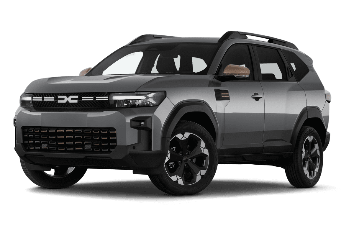 Tiefe, schräge Heckansicht eines Dacia Bigster Hybrid , freigestellt