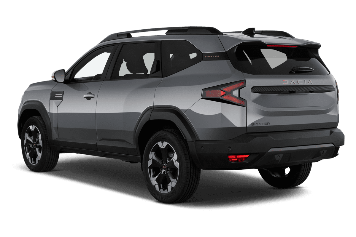 Schräge Heckansicht eines Dacia Bigster, freigestellt