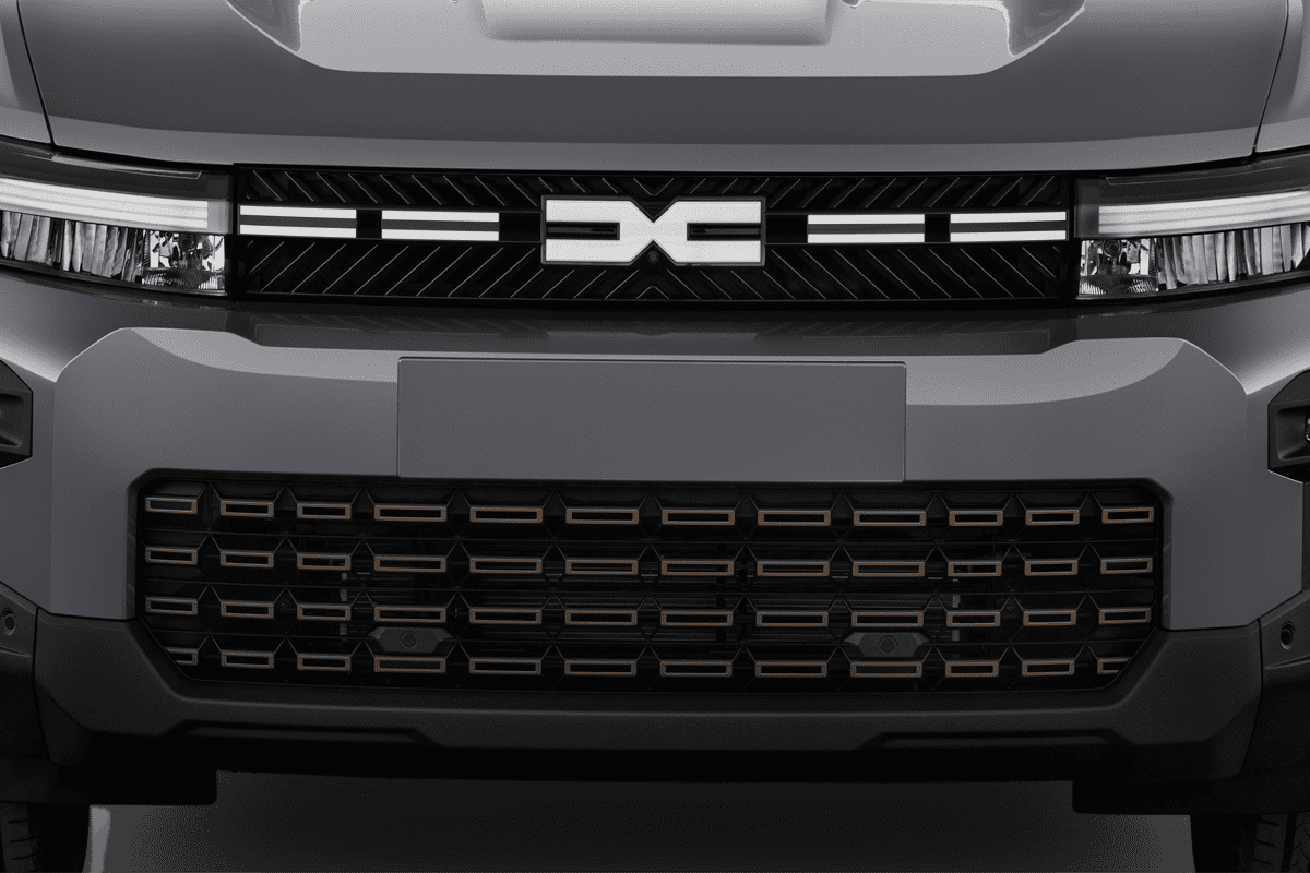 Kühlergrill eines Dacia Bigster