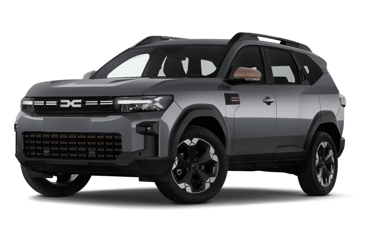 Tiefe, schräge Heckansicht eines Dacia Bigster, freigestellt