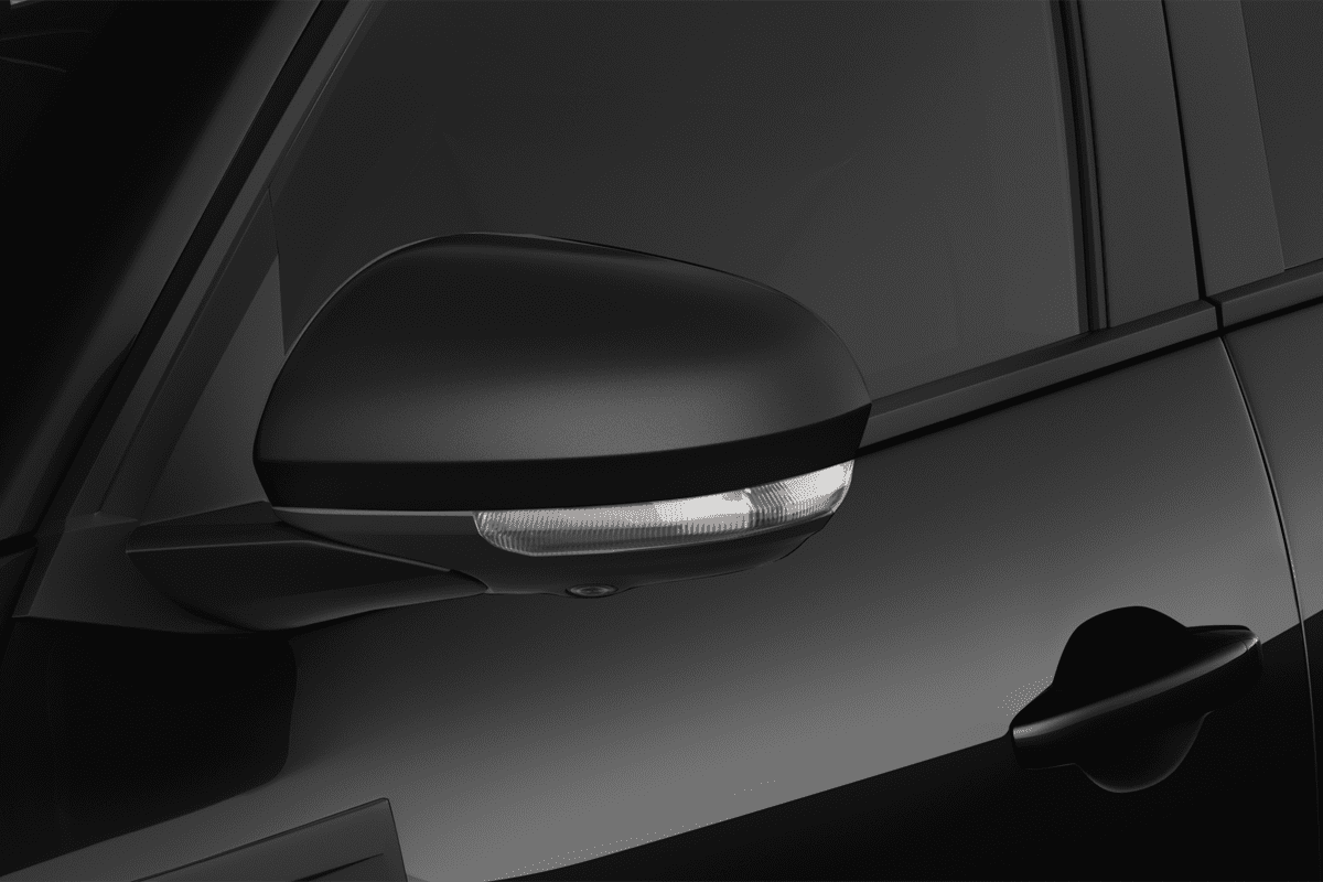 Rückspiegel eines Dacia Duster 