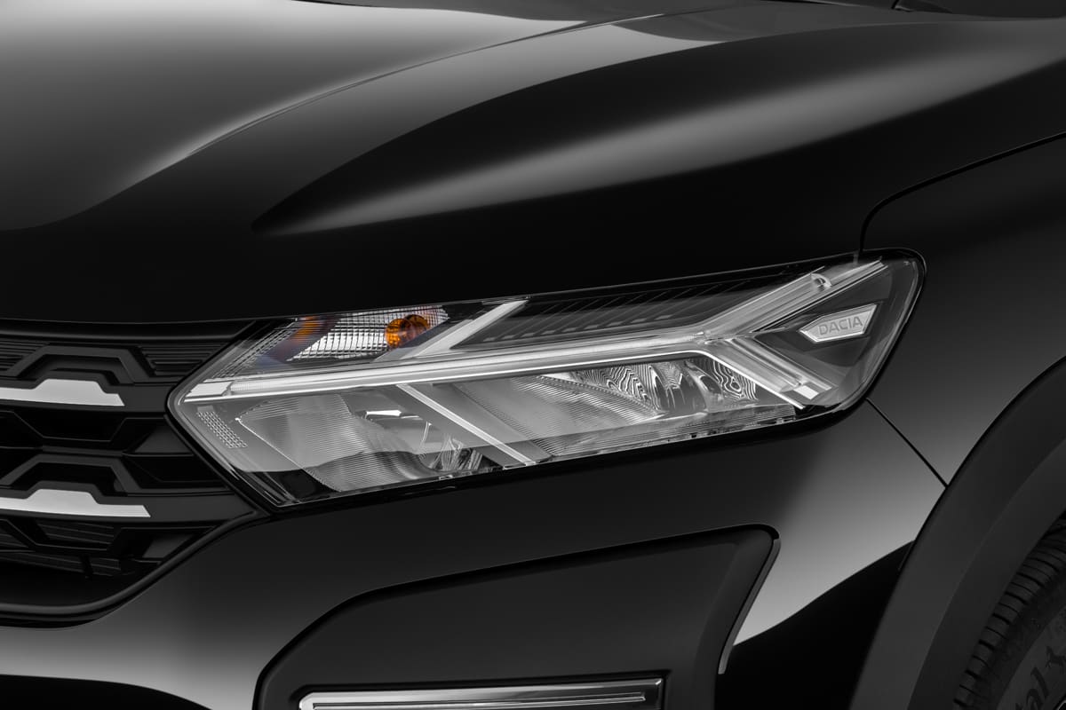 Frontscheinwerfer eines Dacia Jogger