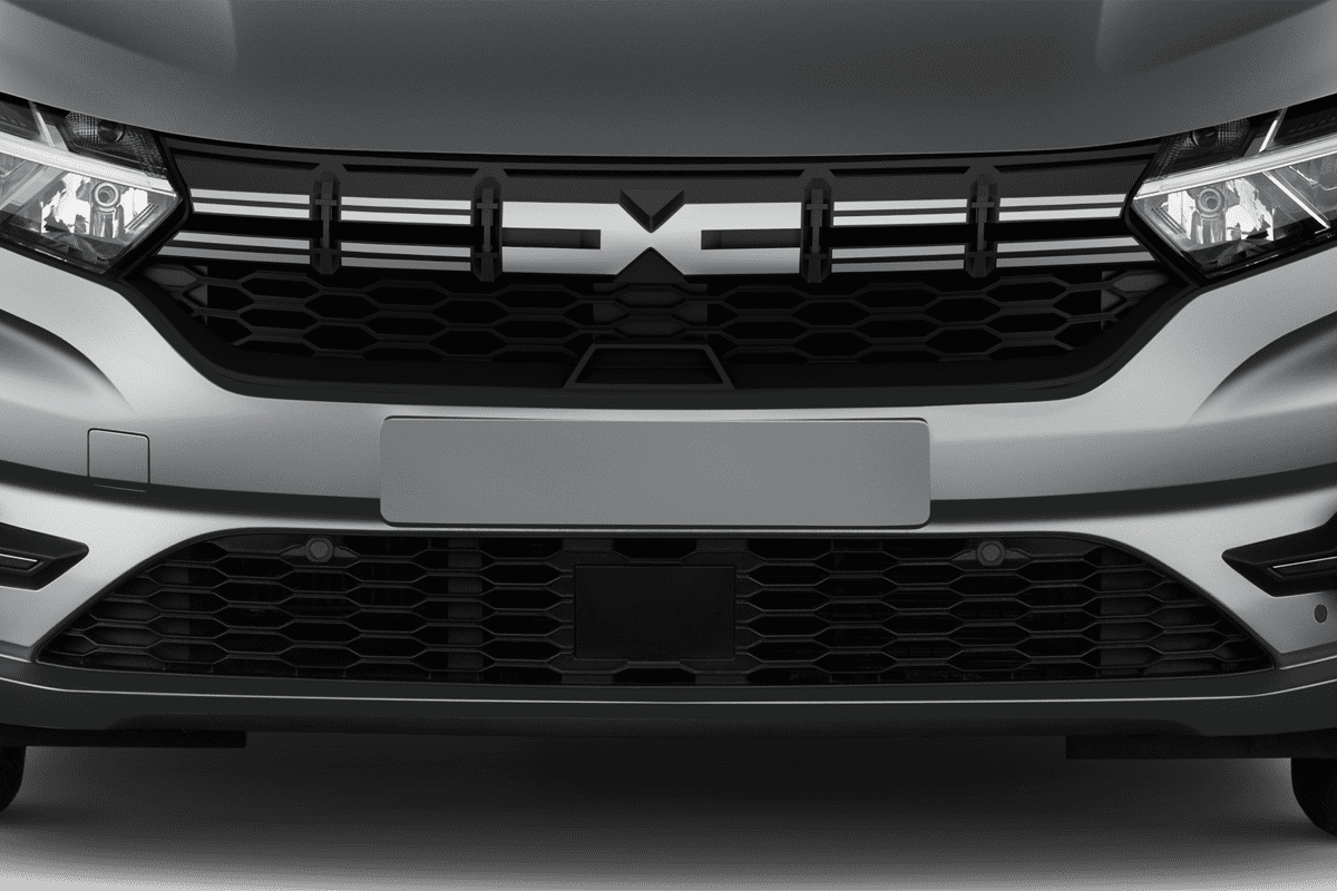Kühlergrill eines Dacia Sandero