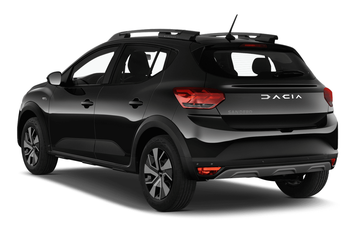 Schräge Heckansicht eines Dacia Sandero Stepway, freigestellt