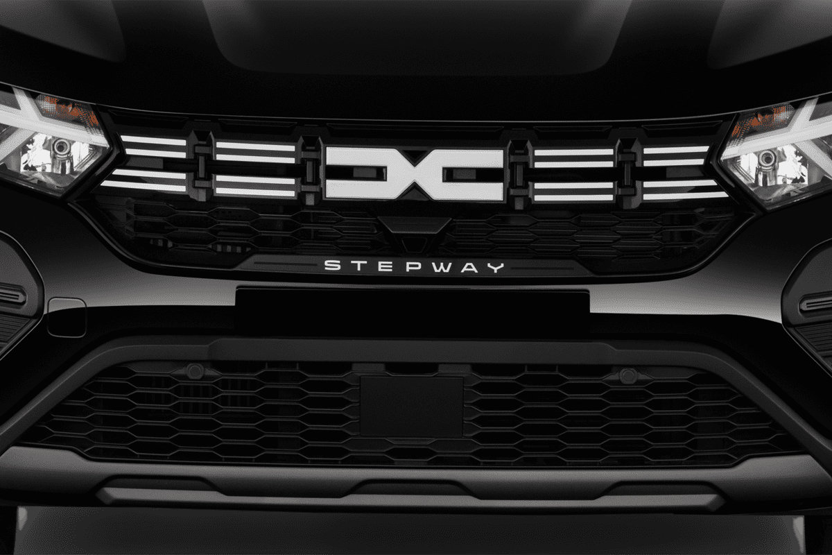 Kühlergrill eines Dacia Sandero Stepway