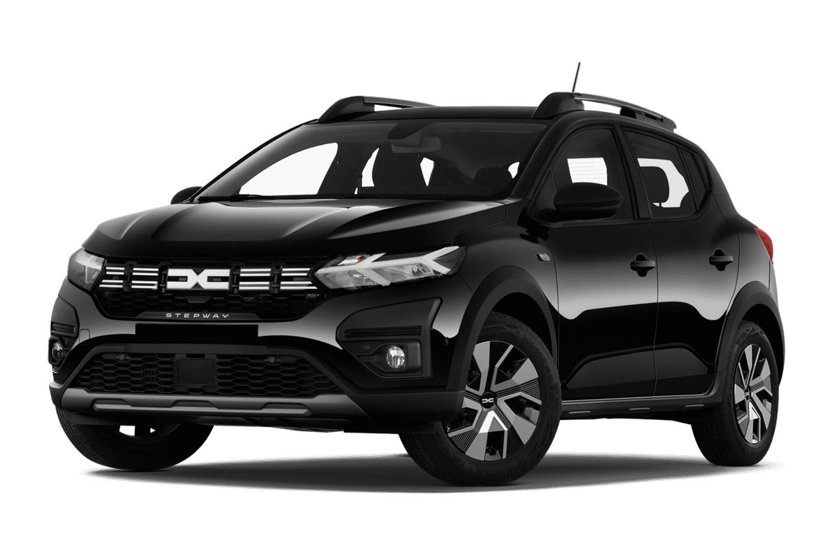 Tiefe, schräge Heckansicht eines Dacia Sandero Stepway, freigestellt