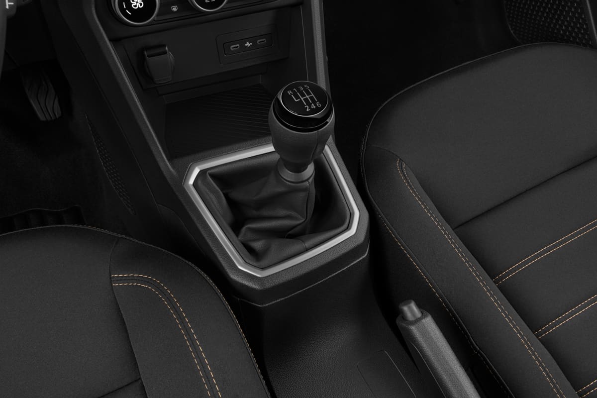 Schaltknüppel eines Dacia Sandero Stepway (KI-generiert)