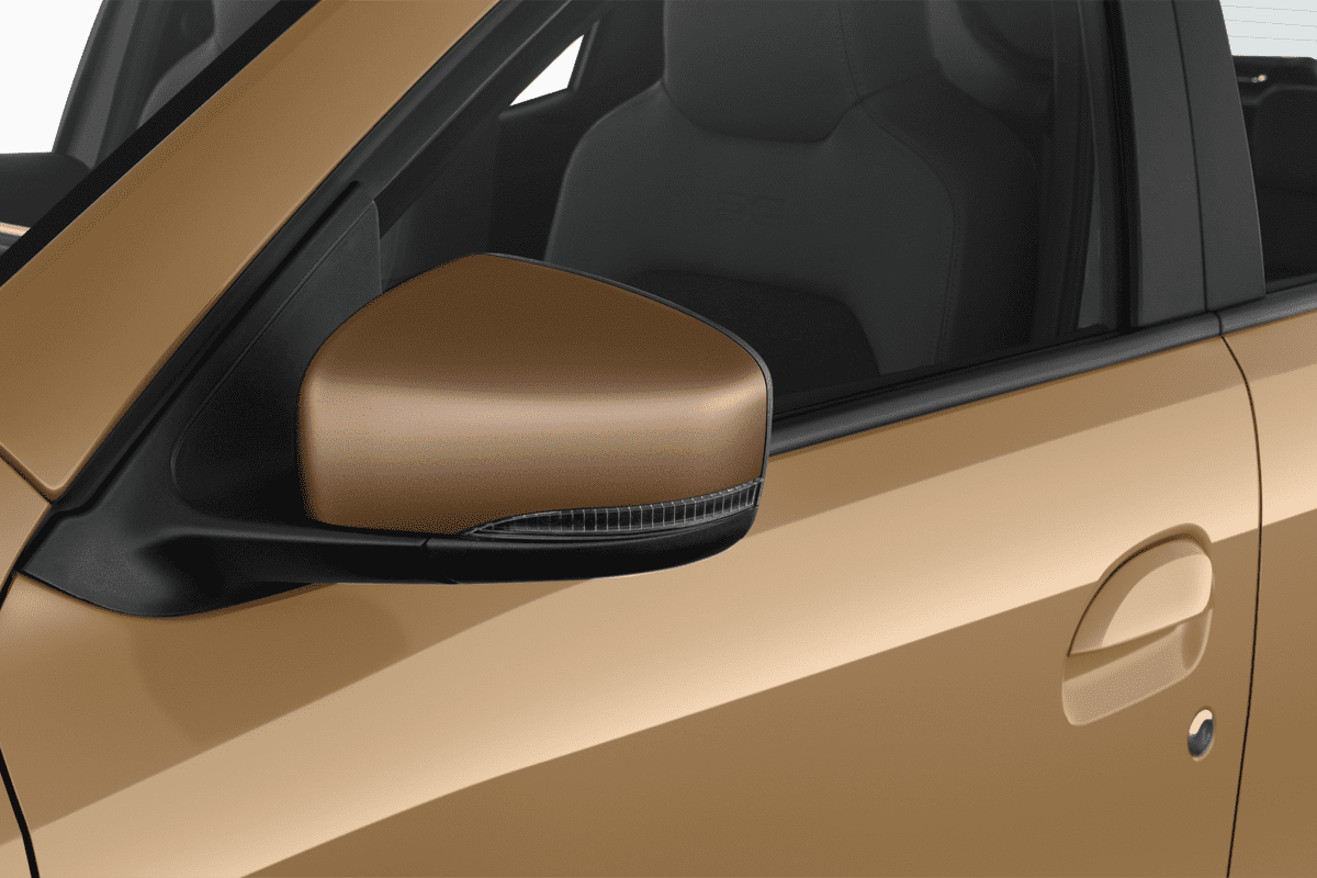 Rückspiegel eines Dacia Spring