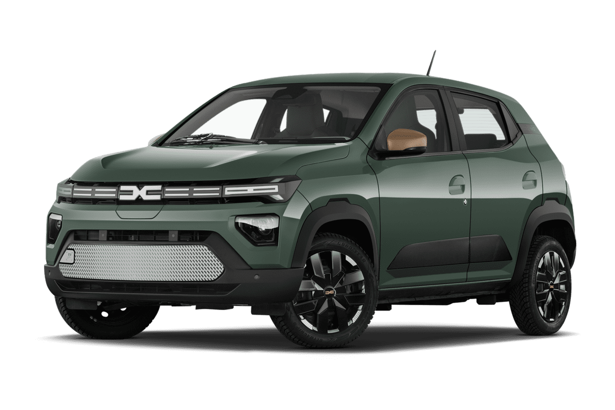 Tiefe, schräge Heckansicht eines Dacia Spring, freigestellt