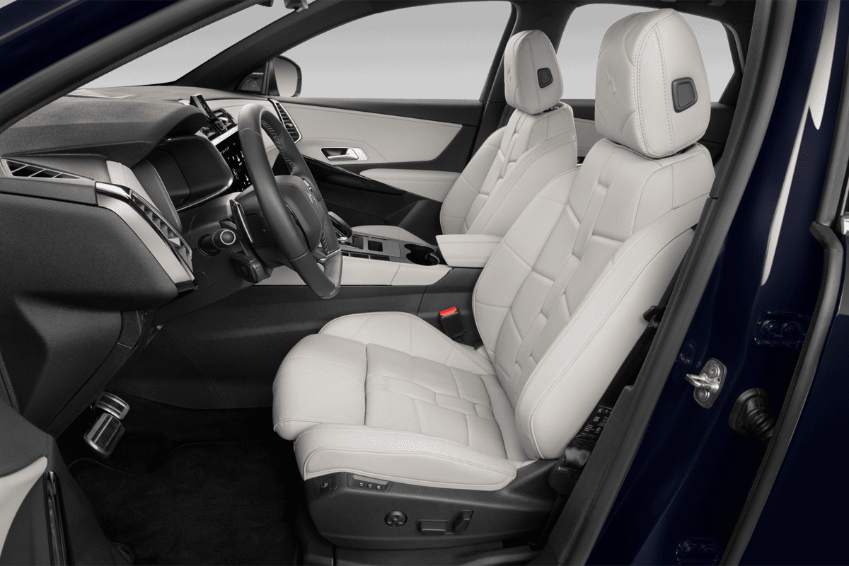 Vordersitze eines DS 7 E-Tense 