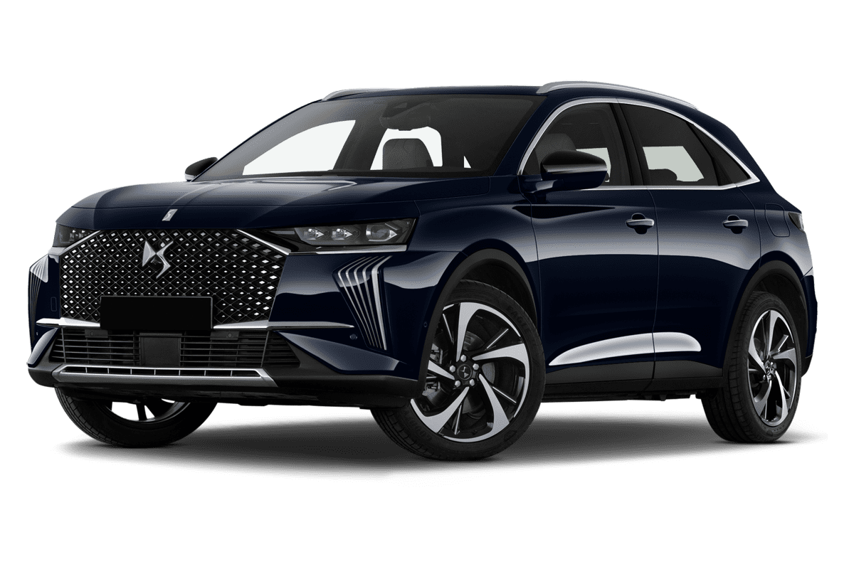 Tiefe, schräge Heckansicht eines DS 7 E-Tense , freigestellt