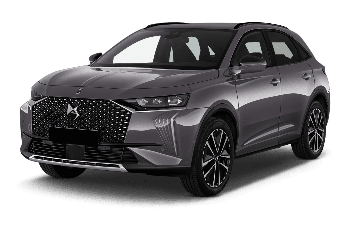 Schräge Frontansicht eines DS Automobiles DS 7, freigestellt