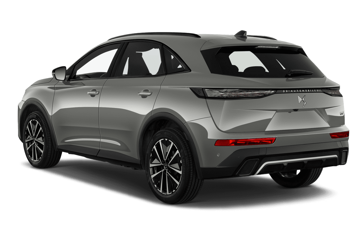 Schräge Heckansicht eines DS 7, freigestellt