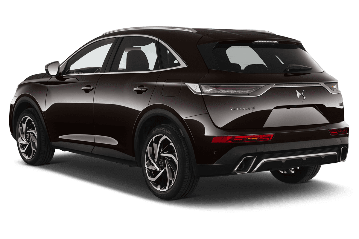 Schräge Heckansicht eines DS 7 Crossback, freigestellt