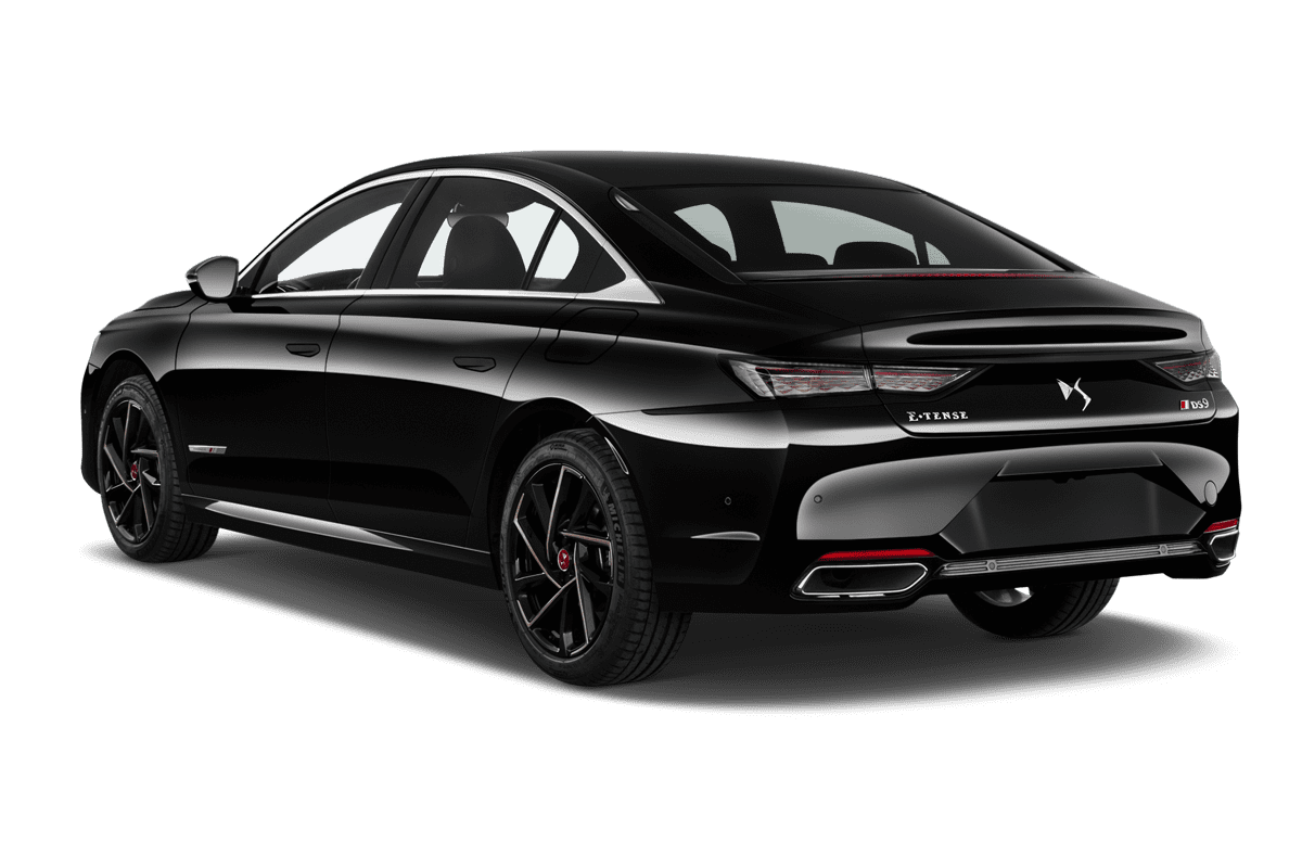 Schräge Heckansicht eines DS 9 E-Tense , freigestellt