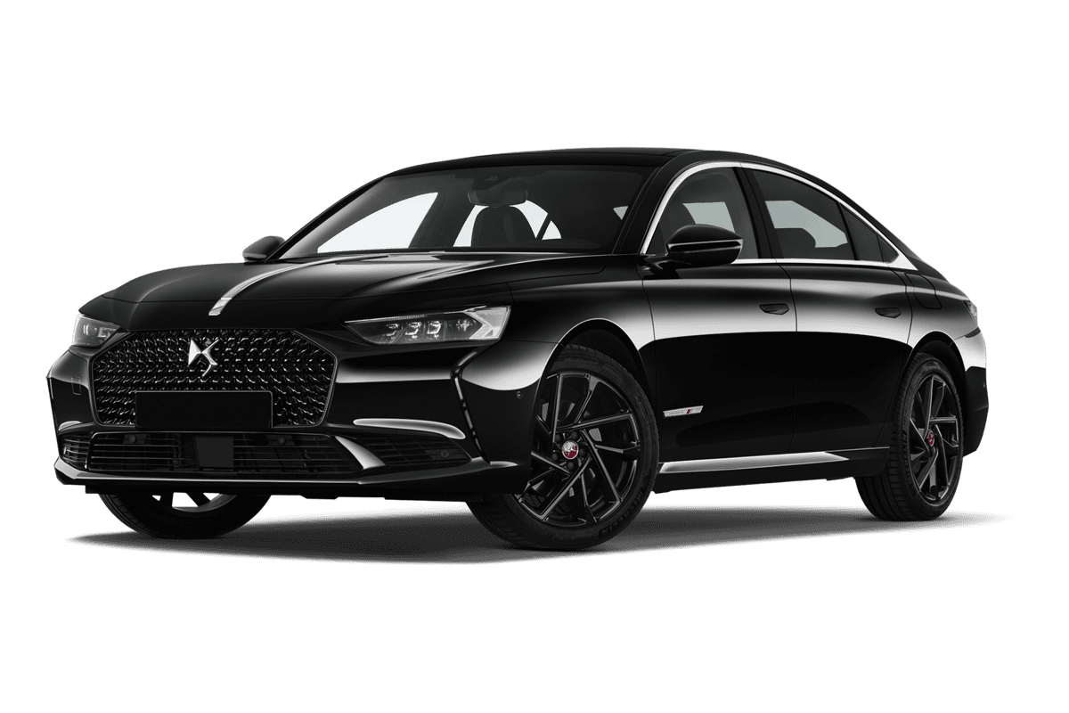 Tiefe, schräge Heckansicht eines DS 9 E-Tense , freigestellt