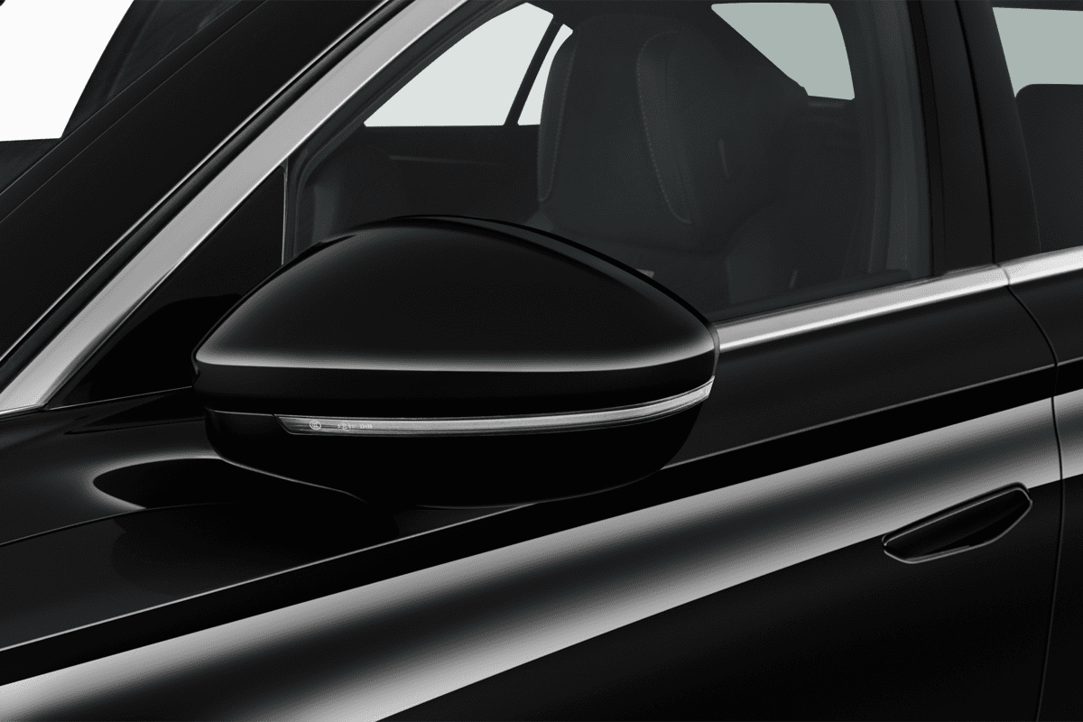 Rückspiegel eines DS 9 E-Tense 