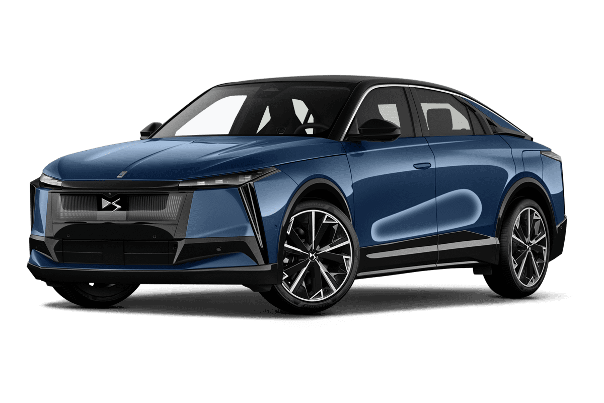 Tiefe, schräge Heckansicht eines DS N°8, freigestellt