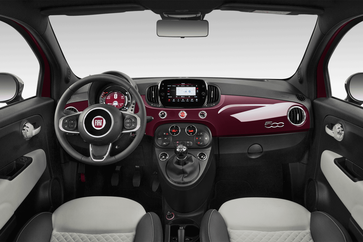 Armaturenbrett eines Fiat 500 Dolcevita