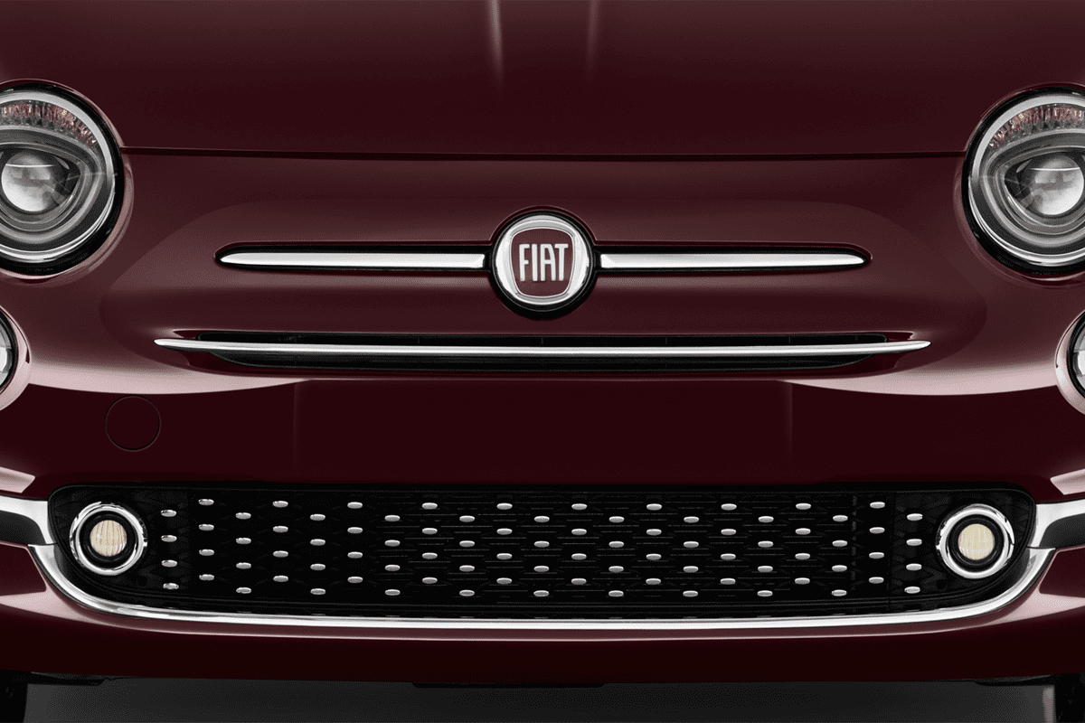 Kühlergrill eines Fiat 500 Dolcevita