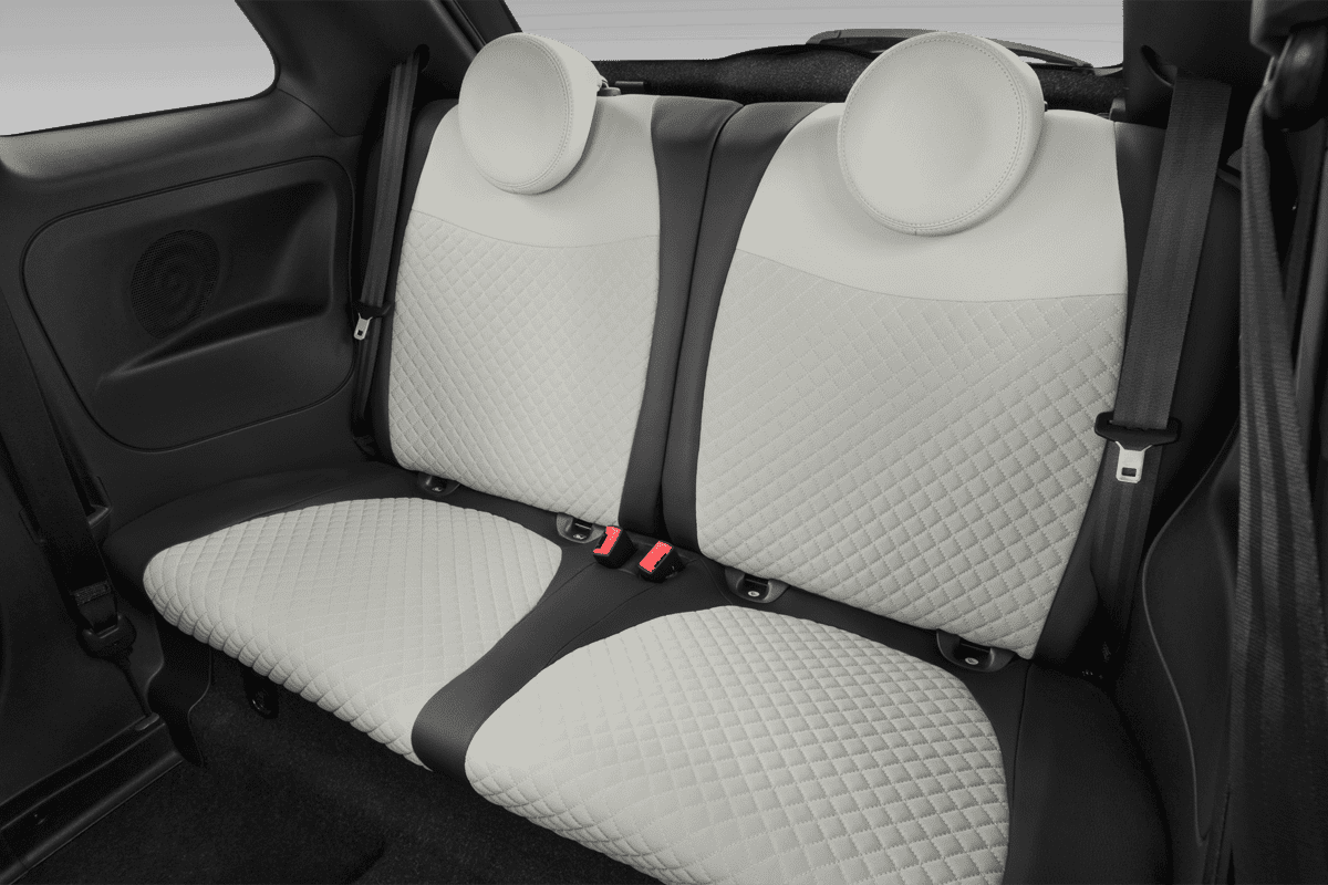 Rücksitzbank eines Fiat 500 Dolcevita