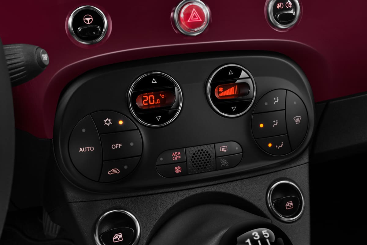 Klimasteuerung eines Fiat 500 Dolcevita