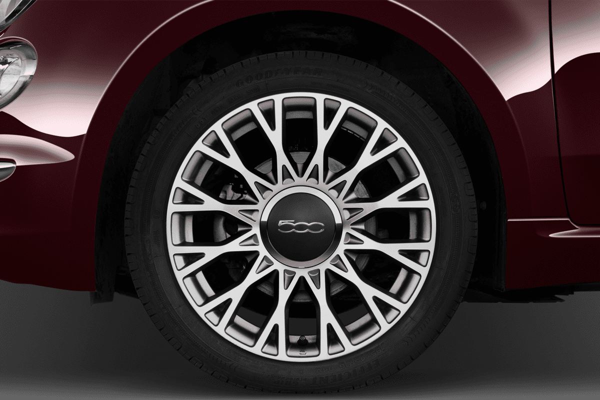 Radkappe oder Felge eines Fiat 500 Dolcevita