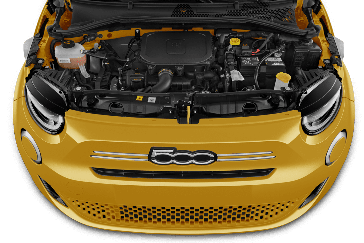 Motorraum eines Fiat 500 Hybrid