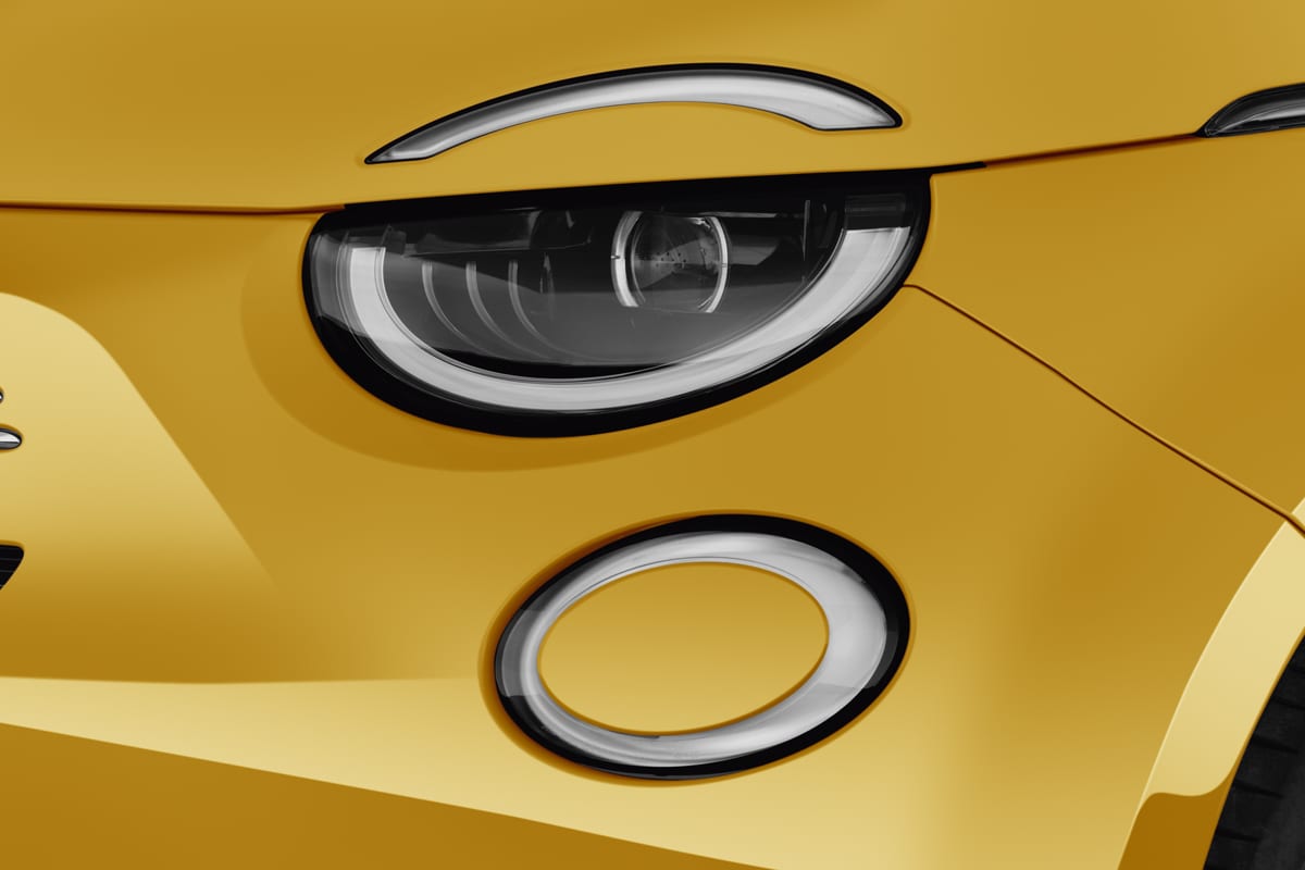 Frontscheinwerfer eines Fiat 500 Hybrid