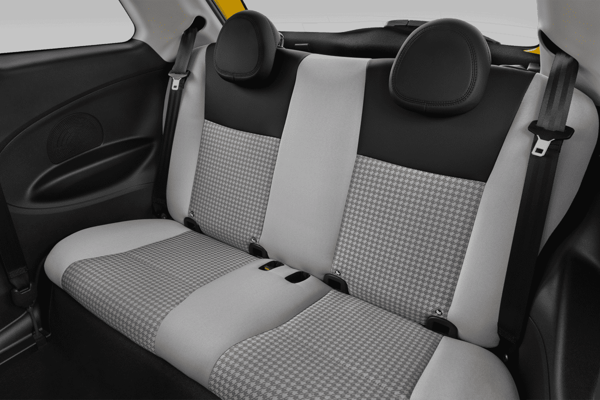 Rücksitzbank eines Fiat 500 Hybrid