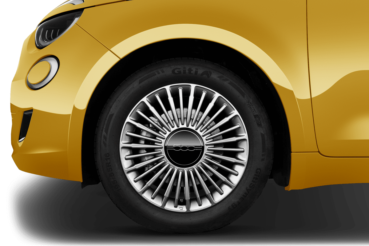 Radkappe oder Felge eines Fiat 500 Hybrid