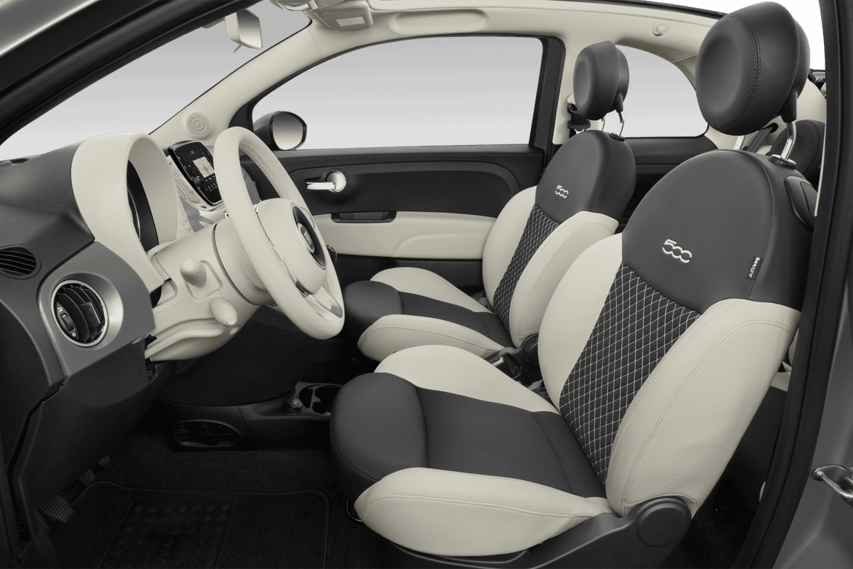 Vordersitze eines Fiat 500C Dolcevita