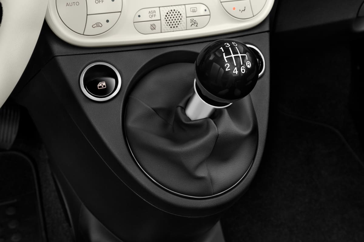 Schaltknüppel eines Fiat 500C Dolcevita