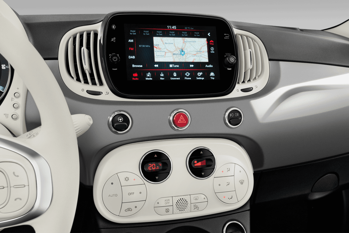 Mittelkonsole eines Fiat 500C Dolcevita