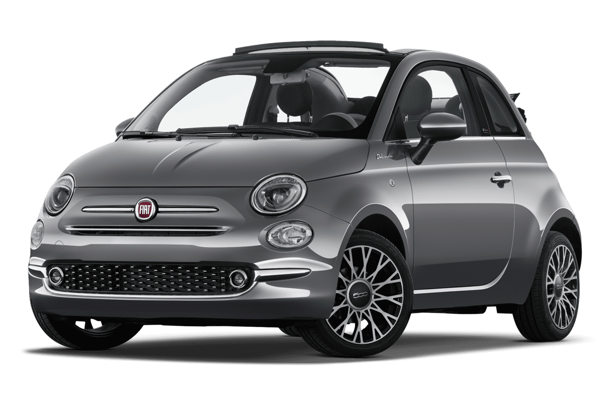 Tiefe, schräge Heckansicht eines Fiat 500C Dolcevita, freigestellt