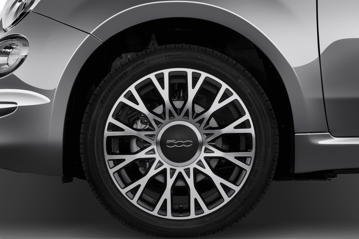 Radkappe oder Felge eines Fiat 500C Dolcevita