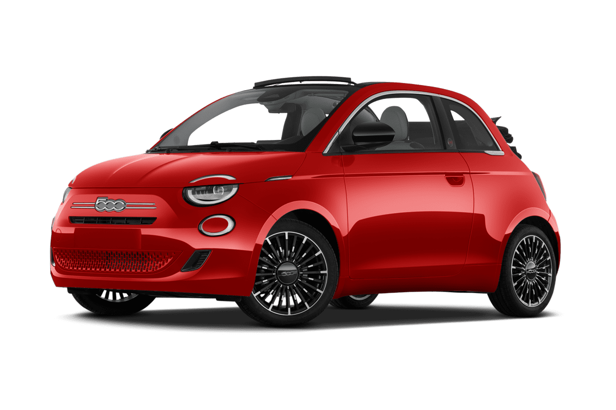 Tiefe, schräge Heckansicht eines Fiat 500C, freigestellt
