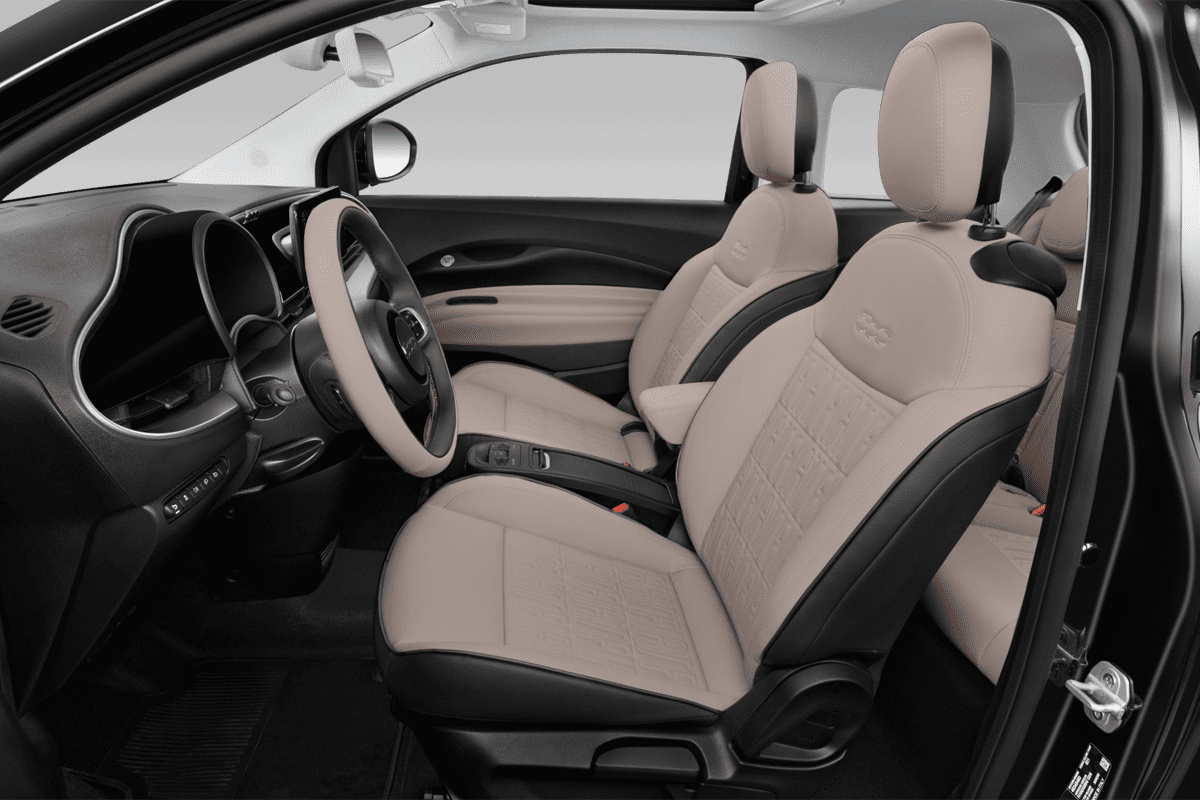 Vordersitze eines Fiat 500e