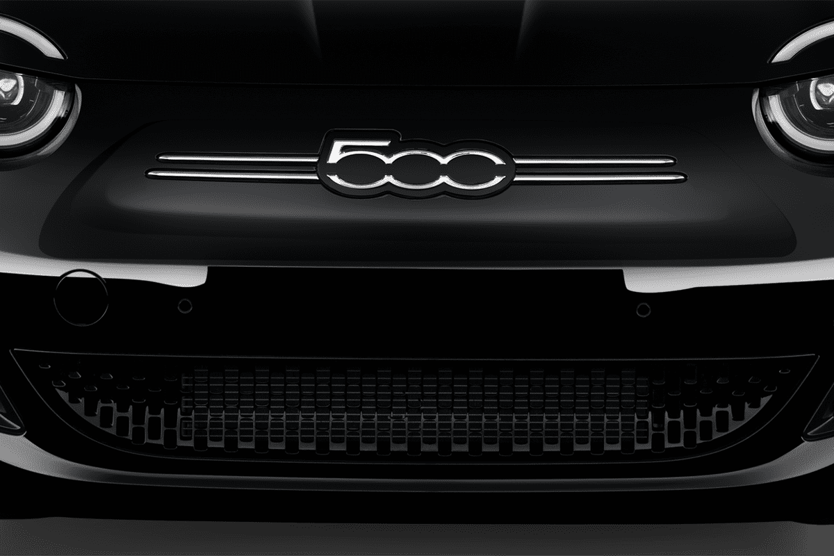 Kühlergrill eines Fiat 500e