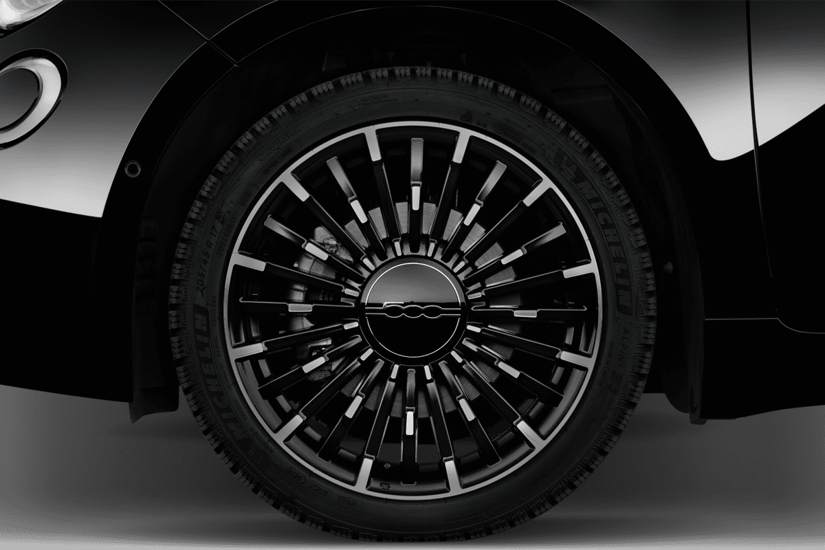 Radkappe oder Felge eines Fiat 500e