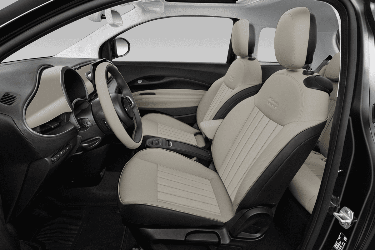 Vordersitze eines Fiat 500e