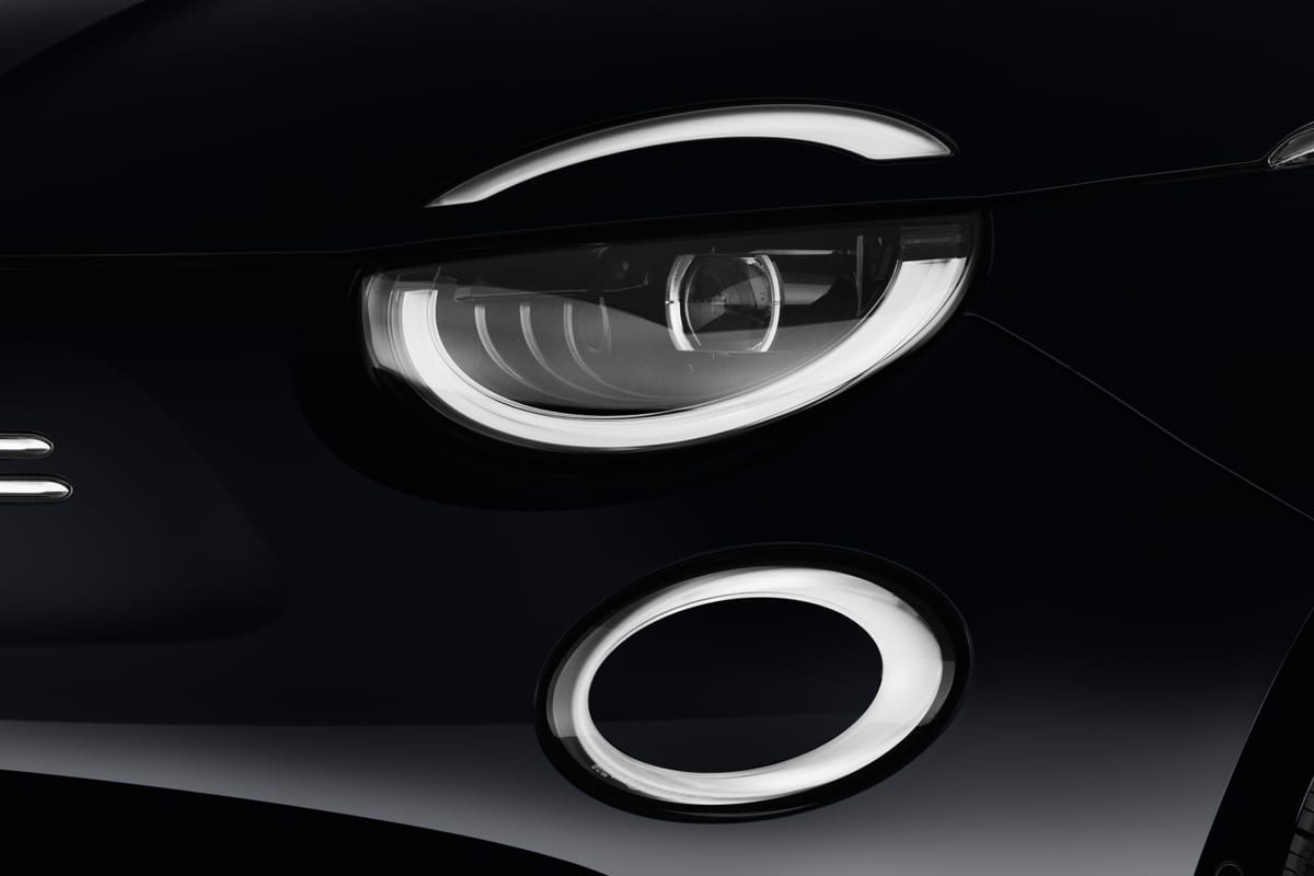 Frontscheinwerfer eines Fiat 500e 3+1