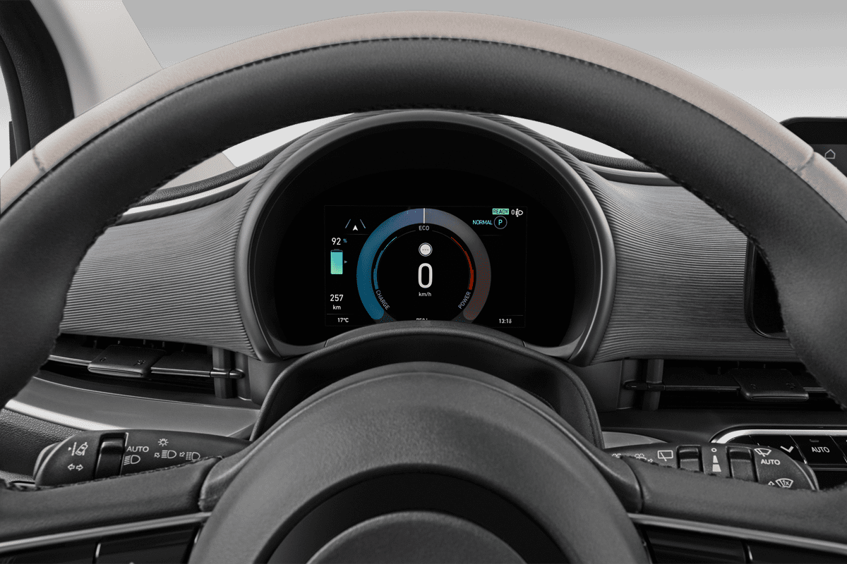 Kombiinstrument eines Fiat 500e 3+1