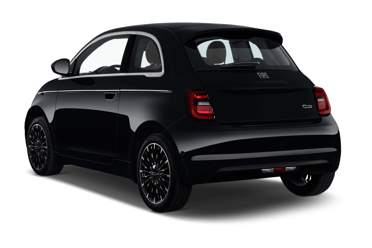 Schräge Heckansicht eines Fiat 500e 3+1, freigestellt (KI-generiert)